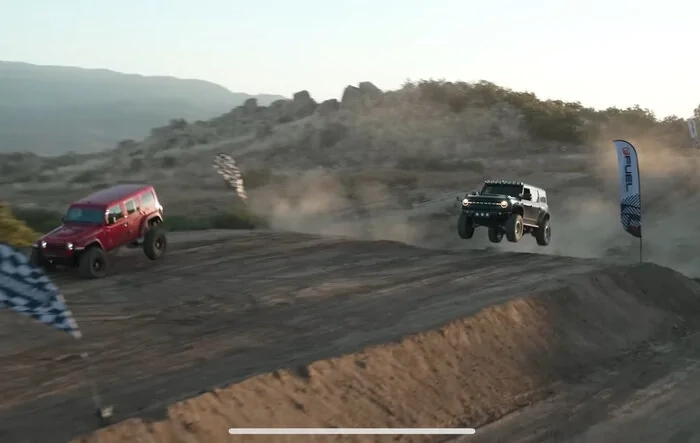Bronco vs Hemi Jeep Ultimate Crash Battle!
