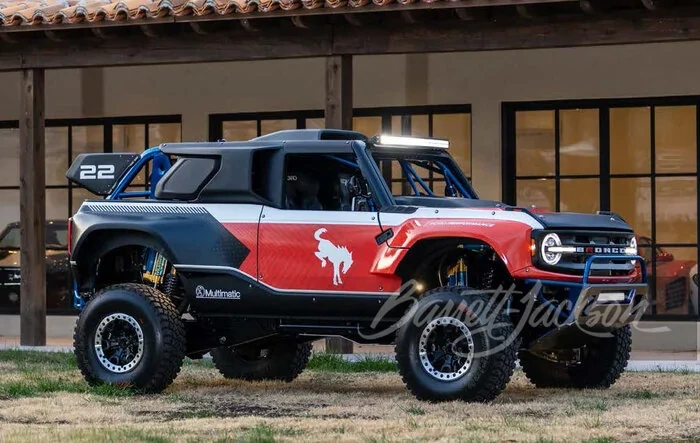 2023 Bronco DR off-road racer sells for $440,000 at  Barrett Jackson