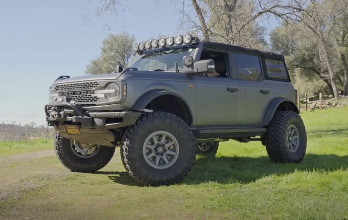 Walkaround of my Bronco with 74Weld portals + Fox 2.5 Performance Elite Shocks + Icon Billet upper control arms UCA