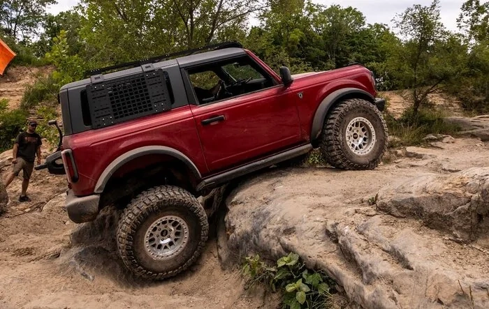 [Video] Bronco’ing with a bunch of Jeeps