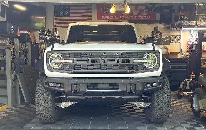 Fixed the front end... blacked out Bronco Raptor skid plate & bumper cover trim