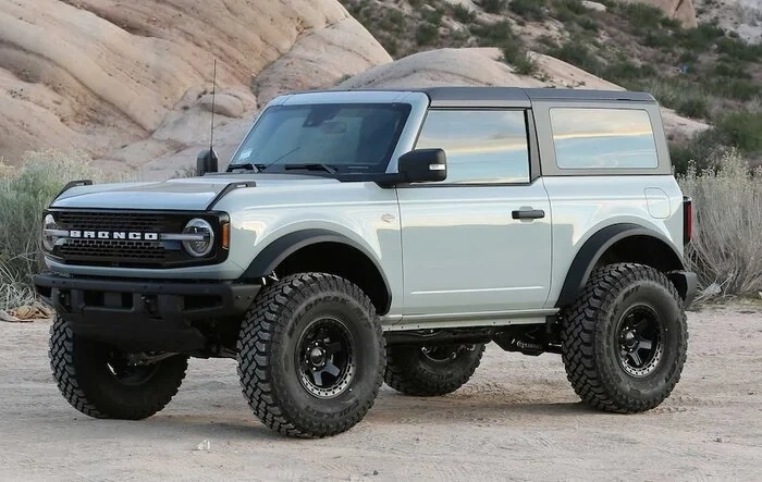 Fabtech's 4" lift kit system for the 2 door Bronco