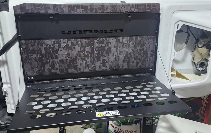 Tailgate table contrast wrap