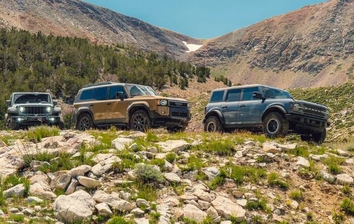 Weekend Warriors Comparison Test: 2024 Bronco Sasquatch tops Land Cruiser & Wrangler Rubicon 👍 -- by Motortrend