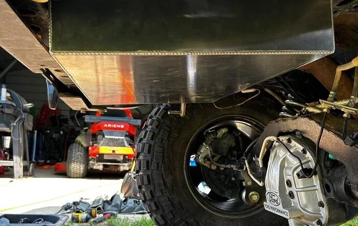 2-door fuel tank replacement & relocation to the rear (to allow for triangulated 4link setup)